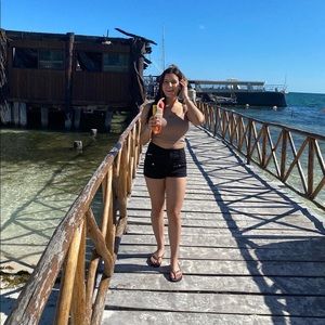 Meet your Posher, Aya